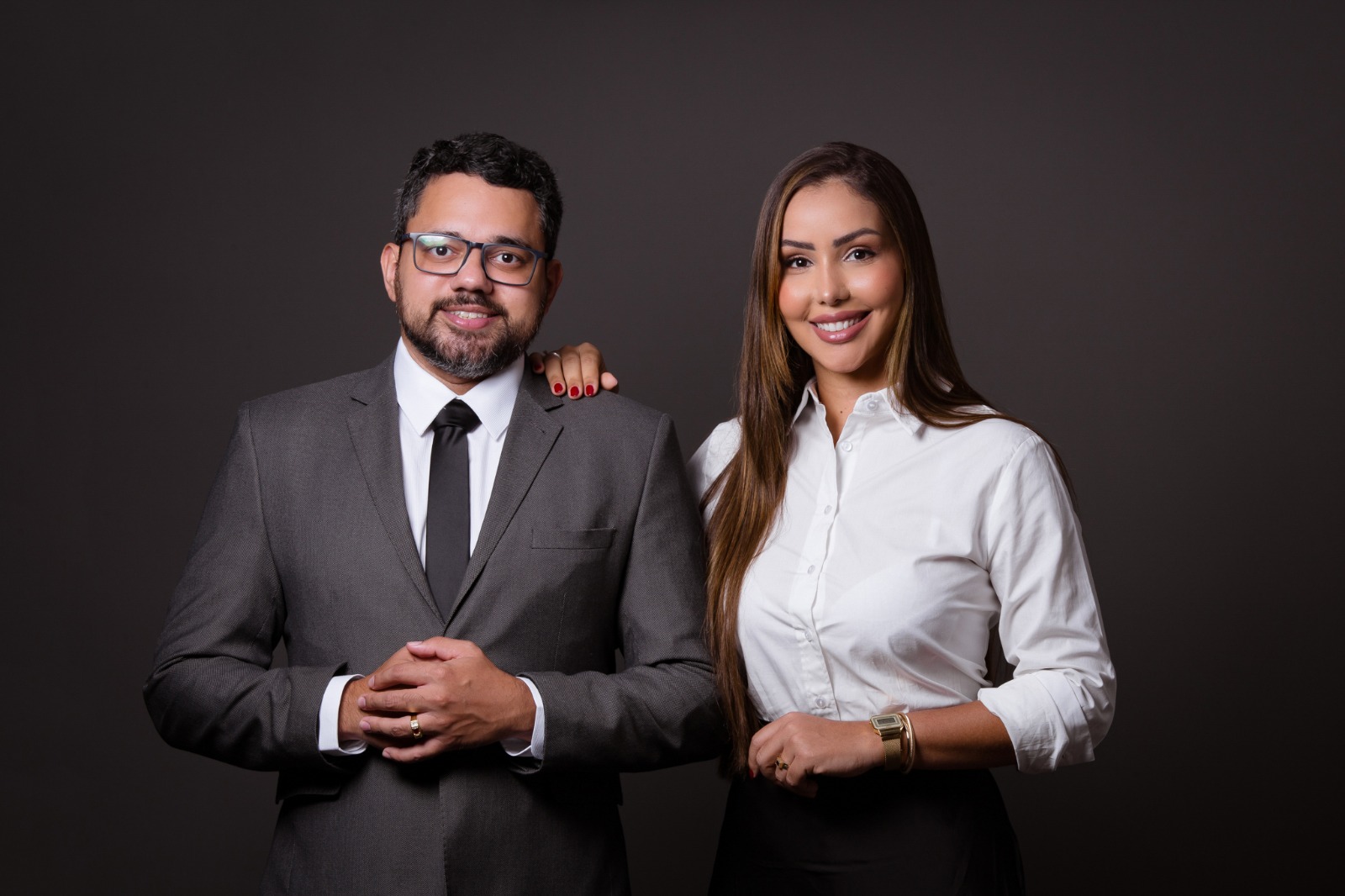 Dra. Laila e Dr. Henrique, sócios da Ferreira e Mota Advocacia